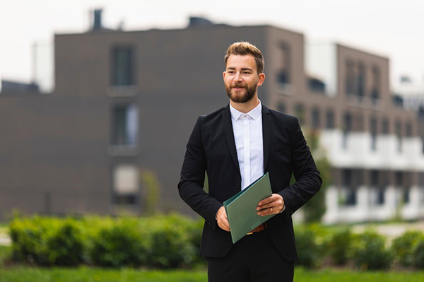 Exploring the Benefits of a Career in the Commercial Real Estate Industry